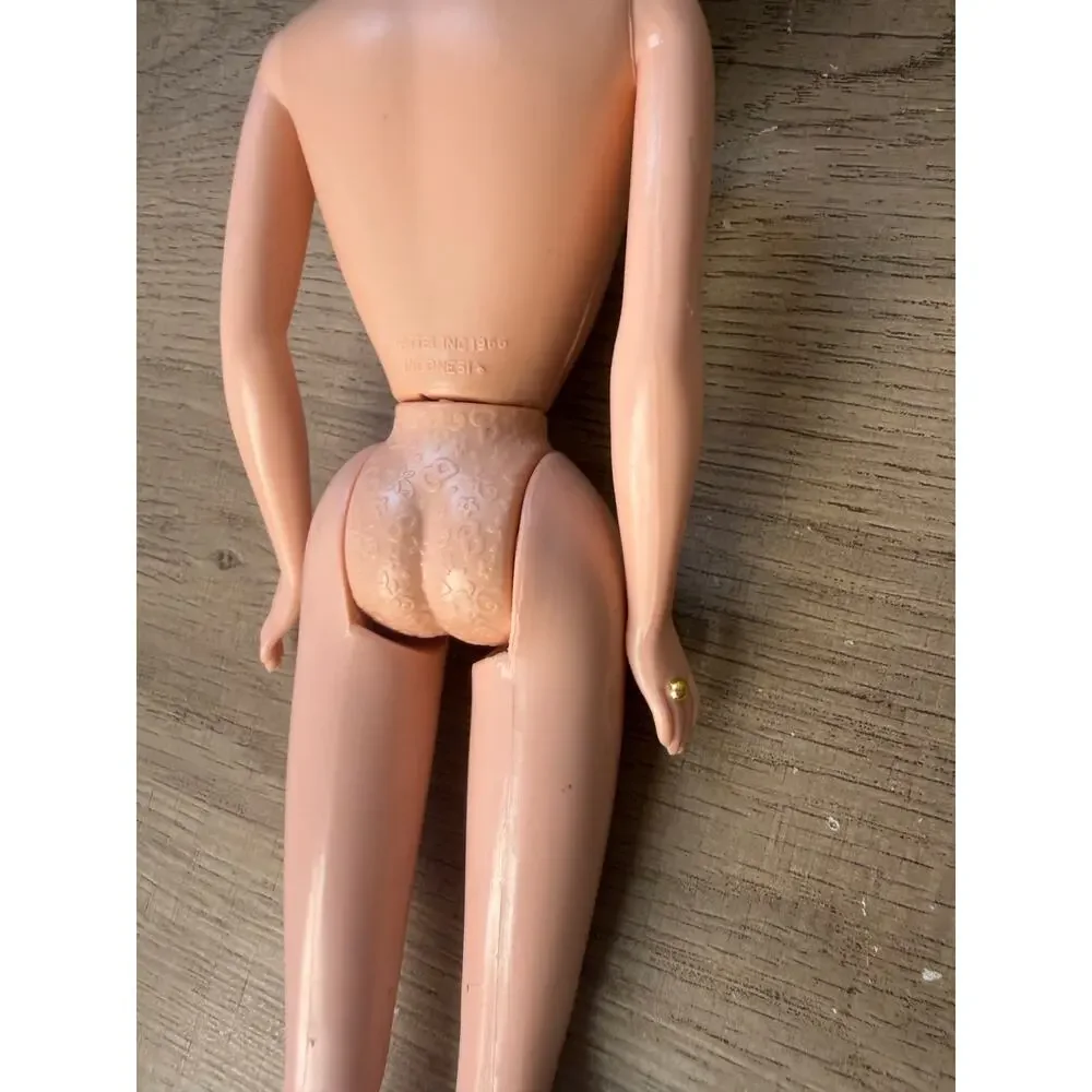 Vintage Barbie Doll Mattel 1966 Indonesia Blonde Blue Eyes Nude w/ Hat